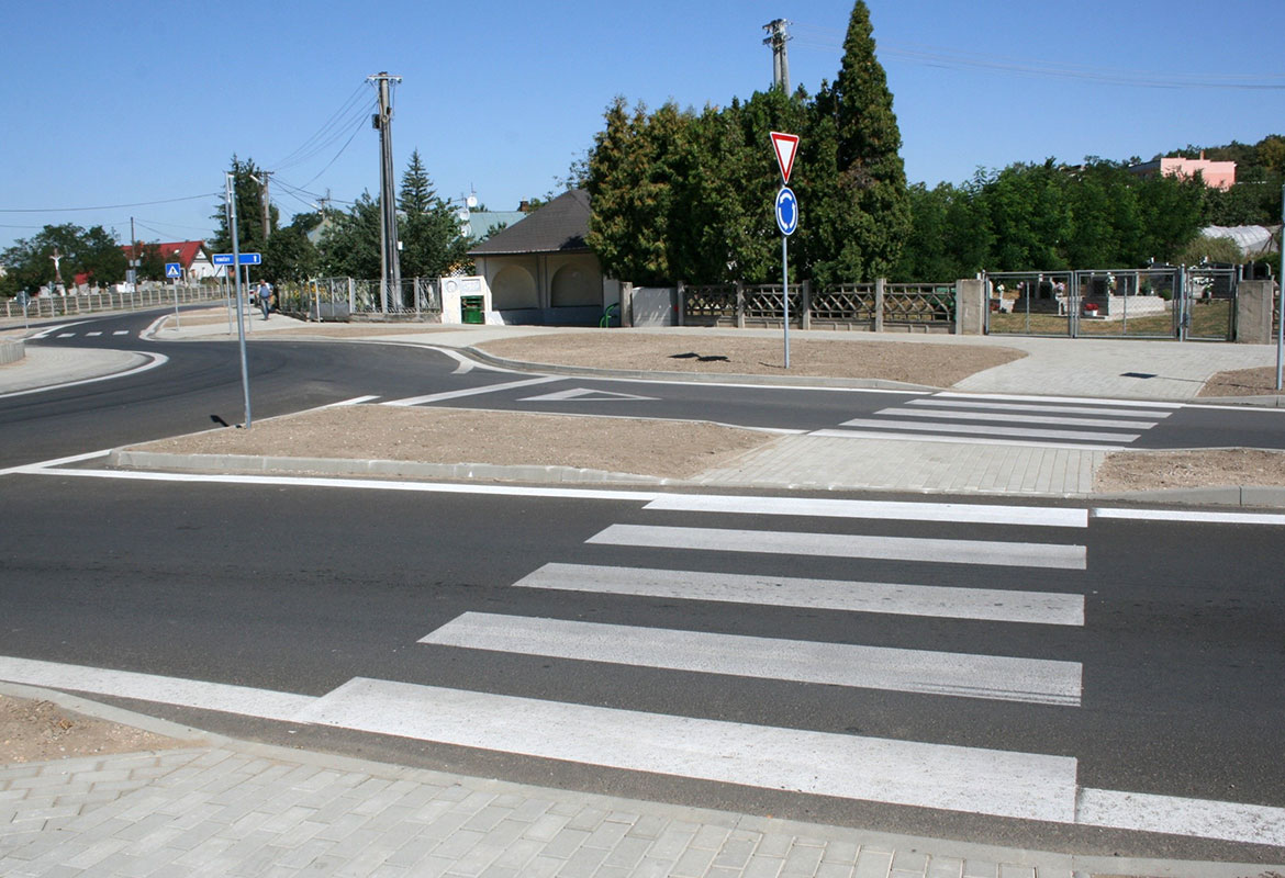 Streda nad Bodrogom – Karos - structural modifications of the roads, intersections and the elements of public transport